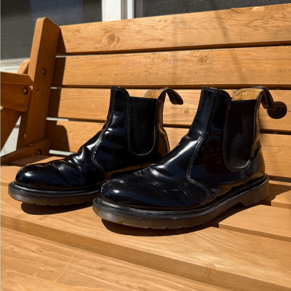 Dr Martens 2976 Chelsea Boots in Smooth Leather